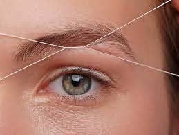 Tuto Comment Epiler Ses Sourcils Au Fil Beaute Et Hygiene Remedes De Grand Mere En 2020 Sourcil Au Fil Comment Epiler Ses Sourcils Epilation Au Fil
