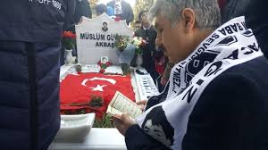 Arabesk müziğin müslüm babası olarak bilinen ünlü sanatçı müslüm gürses, vefatının 7'inci yılında zincirlikuyu'daki kabri başında anıldı. Muslum Gurses Vefatinin 6 Yilinda Mezari Basinda Anildi Haberler