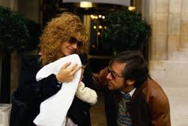 The actress dated the director briefly in the late '70s—breaking up to momentarily date willie nelson. Amy Irving And Steven Spielberg Steven Spielberg Picture 10198047 454 X 306 Fanpix Net