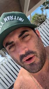 Let’s see how YOU’D react!! #summer #beach #millenials “37 & Single” is  streaming