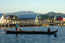 Pola kehidupan itu membuat indonesia menjadi kaya akan keberagaman keberagaman itu termasuk identitas suku (aspek kesejarahan), sistem sosial, sistem kekerabatan, struktur kelembagaan. Mangrove Suku Bajo Archives Mongabay Co Id Mongabay Co Id