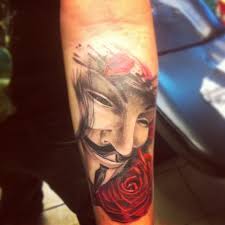 V wie vendetta (originaltitel v for vendetta) aus dem jahr 2005 ist eine verfilmung des gleichnamigen comics von alan moore und david lloyd. Tanto Love Vendetta V Vpervendetta Tattoo Vtattoo Vrosa