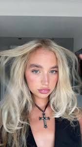 i need my roots done 🙏🏻