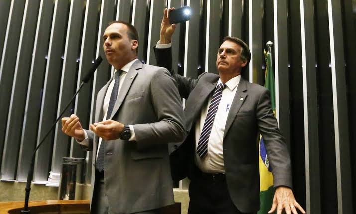 Resultado de imagem para Jair e Eduardo Bolsonaro"