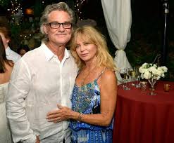 Kurt russell and goldie hawn are spreading holiday cheer as santa and mrs. A Timeline Of Goldie Hawn And Kurt Russell S Relationship