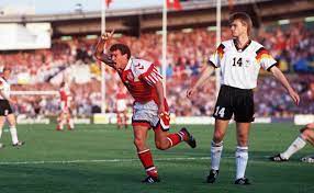 Para la eurocopa de 1992, dinamarca no logró la clasificación, a 10 días de la competencia fueron llamados para reemplazar a yugoslavia. Eurocopa 1992 Reportaje Historia Dinamarca De Vacaciones A Campeona