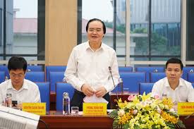 Theo kết quả này, ông phùng xuân nhạ, ủy viên trung ương đảng khóa xii, bộ trưởng giáo dục và tổng bí thư, chủ tịch nước nguyễn phú trọng và thủ tướng nguyễn xuân phúc là hai trong số. Bá»™ TrÆ°á»Ÿng Phung Xuan Nháº¡ Nghá»‡ An Cáº§n Ä'áº·t Má»¥c Tieu Phat Triá»ƒn Ä'ao Táº¡o Gáº¯n
