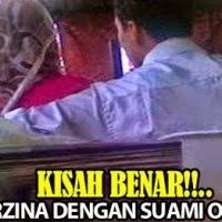 Tidak ada yang berzina dengan wanita berzina kecuali lelaki yang berzina atau orang musyrik (yang tidak punya iman). Kisah Nyata Isteri Berzina Dengan Suami Orang Yang Bekerja Di Offshore