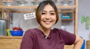 Jpnn.com entertainment seleb caca sebelumnya sehat, komeng ungkap penyebab putrinya meninggal. Bh6p8k6dt83j3m