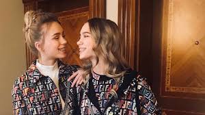 How To Tell Them Apart: Lena Is Taller And Lisa Is A Tad Bit Shorter Look  Closely | Mode Für Frauen, Mode, Frau