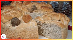 Στην ελληνική παράδοση βρίσκουμε πολλά χριστόψωμα, απλά, συμβολικά, περίτεχνα με τα πλουμίδια του, λίγο. Xristopswmo Pswmi Spitiko Afrato Gia To Xristoygenniatiko Trapezi To Pio Afrato Pswmi Xwris Zymwma Youtube