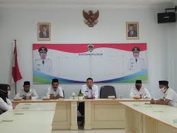 Download caver jamaah yasinan / kanit binmas polsek karanganyar memberikan binluh kepada. Rapat Staf Dilanjutkan Pembacaan Surat Yasin Dan Tahlil Menyambut Tahun Baru 1 Muharram 1442 H Kesbangpol Kab Madiun