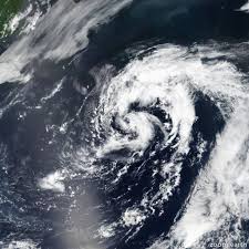 Jan 05, 2008 · let your desktop take you on an incredible journey into space! Tropical Cyclone Hurricane Trackers Zoom Earth