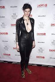 Pin By Vitalind On Denva Androgynous Models Rain Dove Gender Fluid Fashion