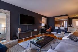 A bachelor pad can be a relaxing and comfortable space that's great for entertaining, but it may be difficult to find decor that looks good together. Elegant Victorian House Modern Bachelor Pad That Make A Big Difference Fantastic Pictures Decoratorist