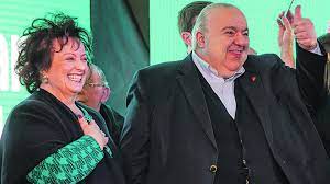 «o prefeito de curitiba, rafael greca, e a esposa dele, margarita sansone, foram internados em um…» Do Papa Francisco A Fas Margarita Esta Em Todas Na Campanha De Greca