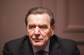 Guerre en Ukraine : l’Union européenne sceptique face à la proposition russe de nommer Gerhard Schröder comme médiateur