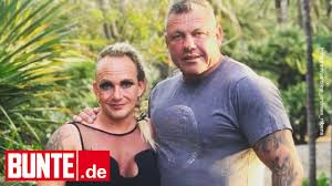 Caroline robens, born 1842 caroline robens 1842. Goodbye Deutschland Stars Caroline Andreas Robens Andreas Zeigt Sich Mit Raspelkurzen Haaren Youtube