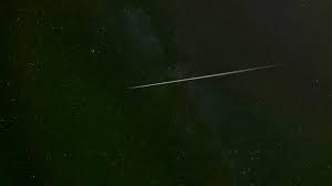 A meteoroid of the perseids with a size of about ten millimetres entering the earth's atmosphere in slow motion (x 0.1). Noc Spadajacych Gwiazd Jaka Bedzie Pogoda Jak Obserwowac Perseidy