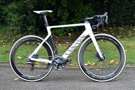 In vergelijking met le samyn werd er wel een ander stuurframe op gezet, om problemen te vermijden. World Championships Bikes Mathieu Van Der Poel S Canyon Aeroad Cyclingnews