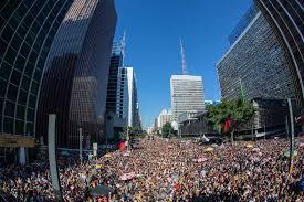 La marcha es un evento que nos une a todos en comunidad, nos invita a celebrar y también a luchar por los derechos adquiridos y los que faltan, por esta razón es que su lema para este 2021 es frente al desamparo: Las 13 Marchas Del Orgullo Mas Grandes Del Mundo 2021 Wow Travel