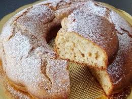 Con tanto miele e arricchito di uvetta ammollata nel rum e gocce di cioccolato. Ricetta Ciambellone Al Miele Dolcidee