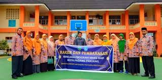 Smp favorit belum tentu smp terbaik, karena favorit menyangkut banyak hal. Mkks Smp Negeri Dan Swasta Se Kota Padang Panjang Gelar Rakor Lintas Media