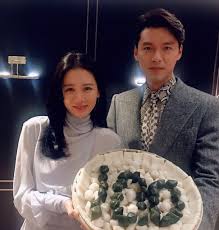 This will be her first return to jtbc in three years following the drama pretty noona who buys me food (also known as something in the rain ), they said in a statement. Hyun Bin And Son Ye Jin Relationship Timeline Before Crash Landing On You K Drama S Riri Couple Were Spotted Together At Pifan On Holiday In La And Appeared In Korean Movie The Negotiation