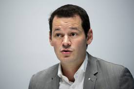 Pierre maudet a été le seul, n'en déplaise aux autres démagos, a écouter, prendre en considération et proposer quelquechose de constructif et de porteur pour les indépendants j'éprouve une immense gratitude envers ma famille, en particulier ma femme catherine et mes trois enfants, qui m'ont vu me. Affaire Maudet Mis En Cause Par Un Audit Pierre Maudet Depose Une Plainte
