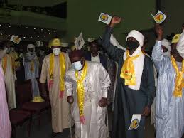 Général mahamat idriss deby itno, entouré de ses gardes en costume. Politique Les Membres Du Bureau De Soutien Les Patriotes Du Salut Installes A N Djamena Toumai Web Medias