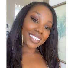 Rachelle Higgins's Instagram, Twitter & Facebook