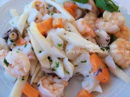 Irrorate con il resto della salsa e servite. Insalata Di Mare Con Polpo E Gamberi Latte Di Mandorla Blog