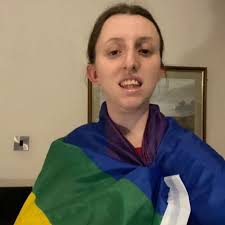 Hi Does anyone know where I can buy a tin with a few packs and a guaranteed  golden Baller please? Thanks!