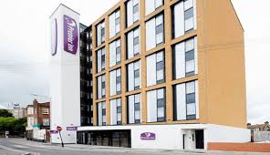 This hotel is basically the hilton hotel of the premier inn franchise, it is actually quite posh, the rooms look very spacious, with desks, wifi and the location is pretty good, it is opposite st pancras station in a row of shops with pizza. London Archway Hotel Premier Inn