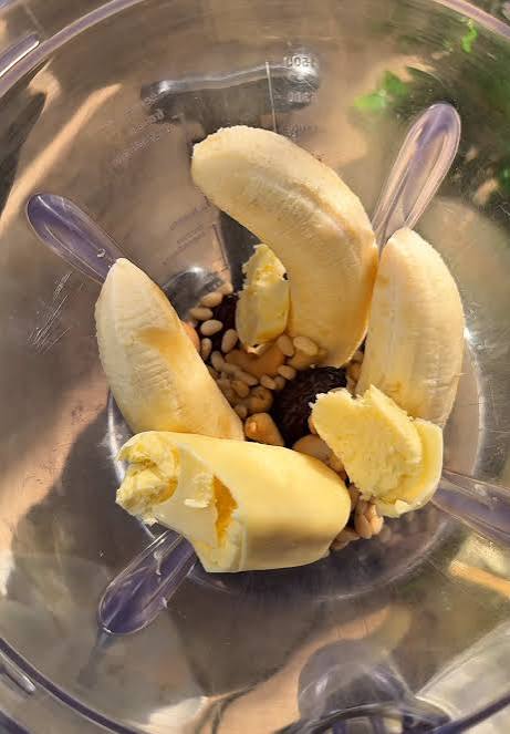 One of the best banana shake 🥤#bananashake #banana#shake #healthyshake  #easyshake #drink #sweet #dessert #us #for #foryoupage❤️❤️ #cookingtales11  #bananashake🍌 #fyp #tren #viraltiktokvideo ...