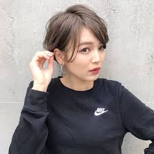 ayana shibata しばたあやなはinstagramを利用しています 前髪長くてもかきあげないと こうなります 雰囲気かわる カラーはブリーチありです 前髪ありショート ショートヘア ショートボブ 刈り上げショート 刈り上げ女子 ハンサム ハンサムショート