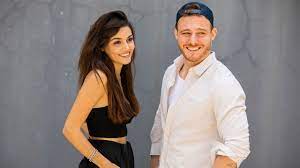 Sen çal kapımı dizisinde serkan karakterine hayat veren kerem bürsin'in son zamanlarda bu dizisi için pasif bir duruma geçmesi takipçilerinin gözünden kaçmadı. First Look Sen Cal Kapimi On Fox Turkish Series News Dizilah