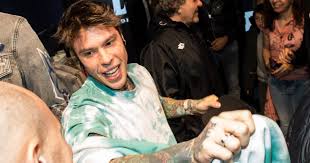 Significatointerpretazione #1oggi, 2 maggio 2013 bello il notiziario, grosso il mio salario, ho pure un segretario, non sono un mercenario, mio dio che bella casa stupendo il lampadario! Fedez Risponde A Tiziano Ferro La Verita E Che A Te Non E Andata Giu Una Mia Rima Sulla Tua Presunta Evasione Fiscale Il Fatto Quotidiano