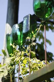 Garden Decor Idea Green Glass Bottles Light Reflections Cq Garden Green Glass Bottles Garden Decor Old Glass Bottles