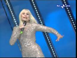 Carramba che sorpresa rai uno raffaella carra wow inaspettato assurdo spettacolo gif sd gif hd gif mp4 Raffaella Carra Tanti Auguri Carramba Che Fortuna Youtube