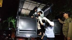 Lihat lowongan kerja di jora. Razia Kos Kosan Di Mojokerto Satpol Pp Amankan 3 Pasangan Mesum Dan Alat Kontrasepsi Bagian 1