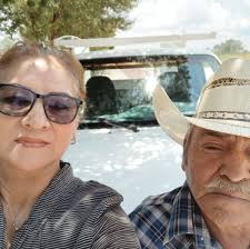 Para mi esposa. Algunos creen que el amor de su vida quedó atrapado en el  pasado... Yo, en cambio, he aprendido que el verdadero amor no se esconde  en la nostalgia, sino