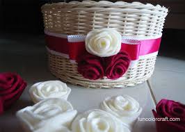 (halah) sebagai referensi tambahan, kamu bisa membaca cara lain untuk membuat bunga, yaitu cara membuat bunga dari kertas, baik menggunakan kertas biasa ataupun kertas origami. Cara Mudah Membuat Bunga Mawar Dari Flanel Funcolor Craft