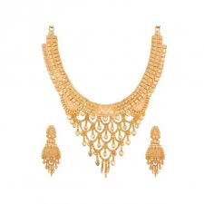 The selection of a minimalist matha patti along with the haar balances the look just right. Buy Gold Jewellery Online Latest Designs At Best Price Pc Jeweller