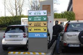 Bonne nouvelle, il y a une opportunité à saisir pour faire vos plein à moindre coût au cours des 2 prochains jours. Prix Du Carburant Ou Trouver L Essence A Prix Coutant En Novembre