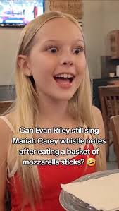 Little Girl Sings INSANE Whistle Notes at NYC Restaurant!!😮🎶 Join today  at cherylportermethod.com