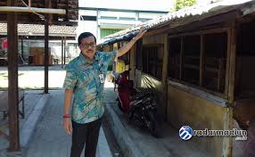 Kabupaten ini berbatasan dengan kabupaten bojonegoro di utara, kabupaten jombang di timur, kabupaten kediri dan kabupaten ponorogo di selatan, serta kabupaten madiun di barat. Komunitas Pemuda Madiun Bergerak Sambangi Dusun Bamban Radar Madiun