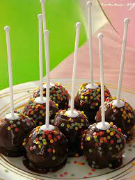 canim ablamin hediyesi olan popkek kaliplarini kullanarak yaptigim top kekler cocuklar icin harika seyler yapilabilir bu ilk denemele cake cake pops food