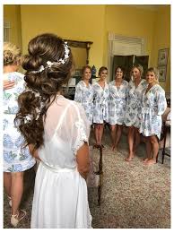 A Uniform Hairstyle For Bridesmaids 39 Best Bridesmaid Hairstyles Of 2020 For All Hair Types But Luckily Bridesmaid Outfit Etiquette Has Changed A Lot Over The Years Doyle Bianco