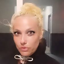 Nicole Ettinger's Instagram, Twitter & Facebook